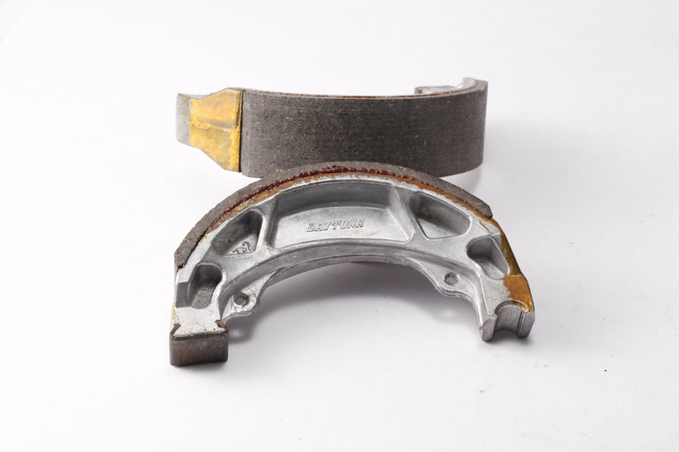 Kampas Rem Belakang Daytona Superstock, Mio/J/Z/S/M3, Soul GT115/125, X-Ride115/125, Fazzio, Fino115/125, Gear, Xeon 125FC, Vixion Lama (5MX/1LB)
